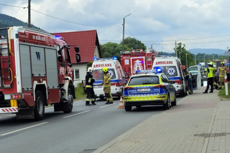 Trzy osoby w szpitalu po zderzeniu aut - zdjęcie 3
