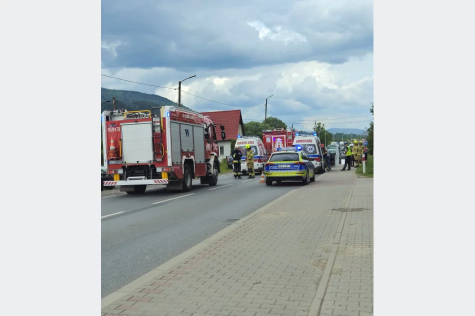 Trzy osoby w szpitalu po zderzeniu aut - zdjęcie 4