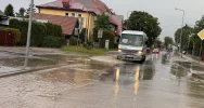 Krótkie opady deszczu zalały ulicę - zdjęcie 3