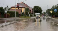 Krótkie opady deszczu zalały ulicę - zdjęcie 4