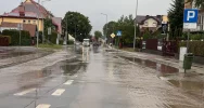 Krótkie opady deszczu zalały ulicę - zdjęcie 5