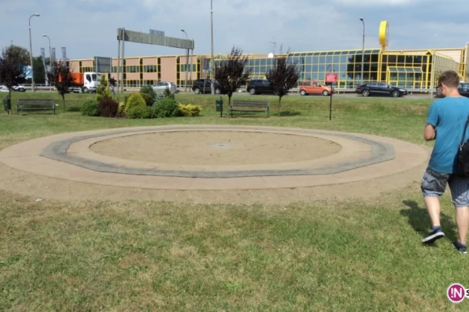 Gwiżdż: 'Dranie zniszczyli karuzelę!' - zdjęcie 3