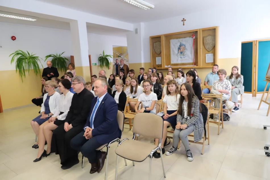 XII Gminny Konkurs o Janie Pawle II „Szukałem Was – idziemy za Tobą" - zdjęcie 8