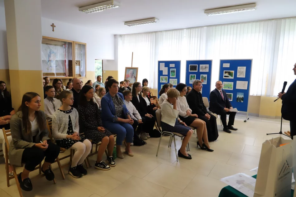 XII Gminny Konkurs o Janie Pawle II „Szukałem Was – idziemy za Tobą" - zdjęcie 13