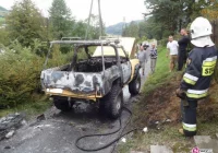 Pożar samochodu terenowego - zdjęcie główne