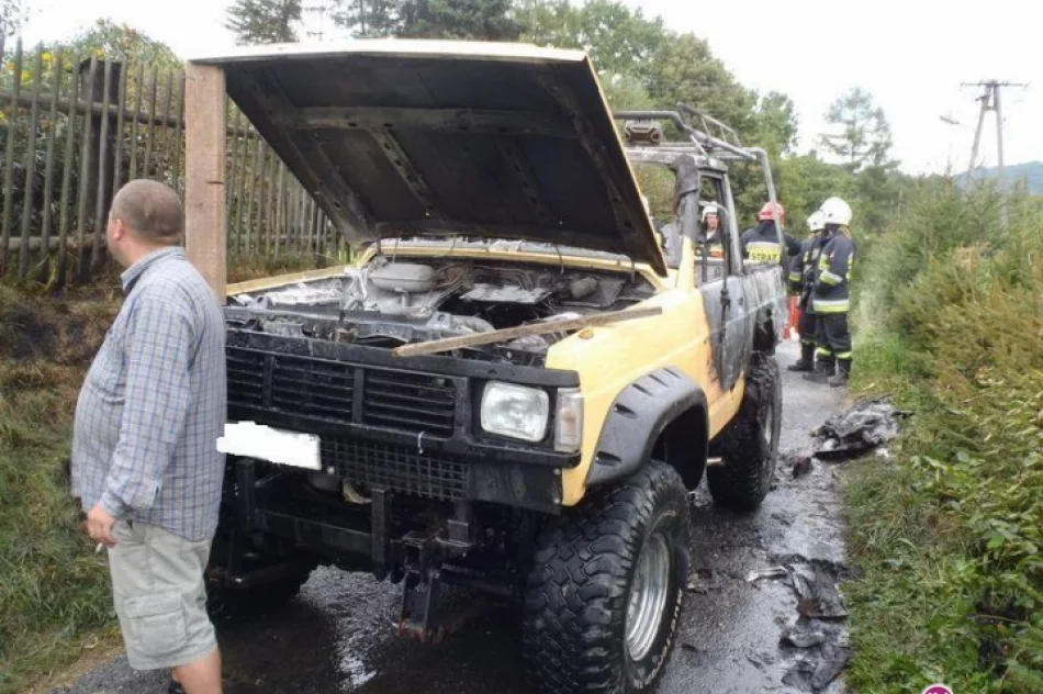 Pożar samochodu terenowego - zdjęcie 3