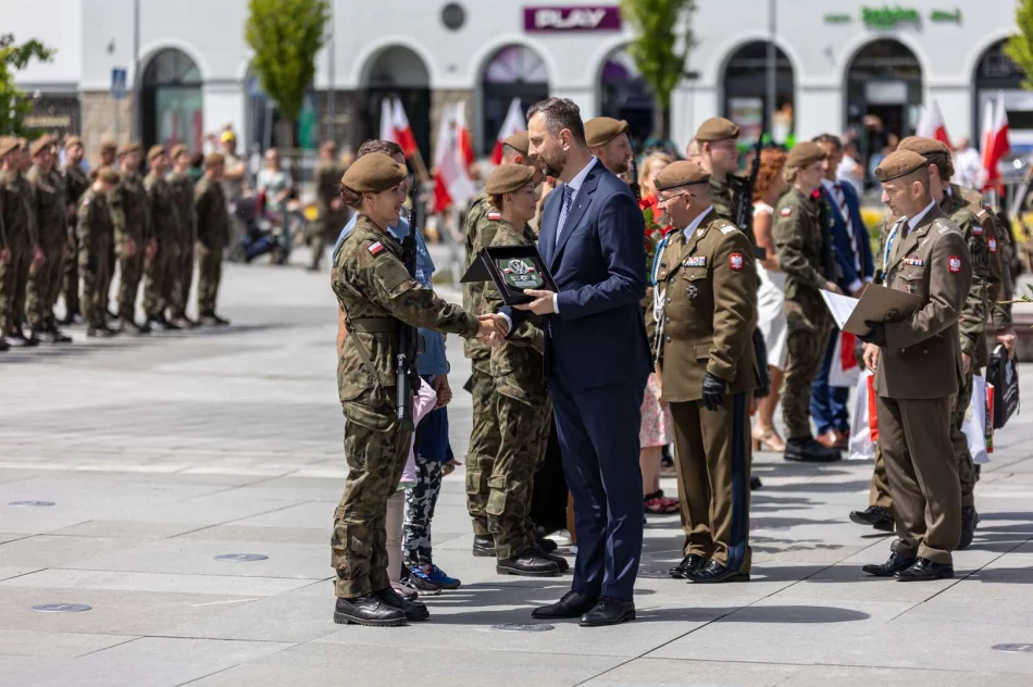  Święto 11 MBOT z udziałem Wicepremiera i Ministra Obrony Narodowej - zdjęcie 8