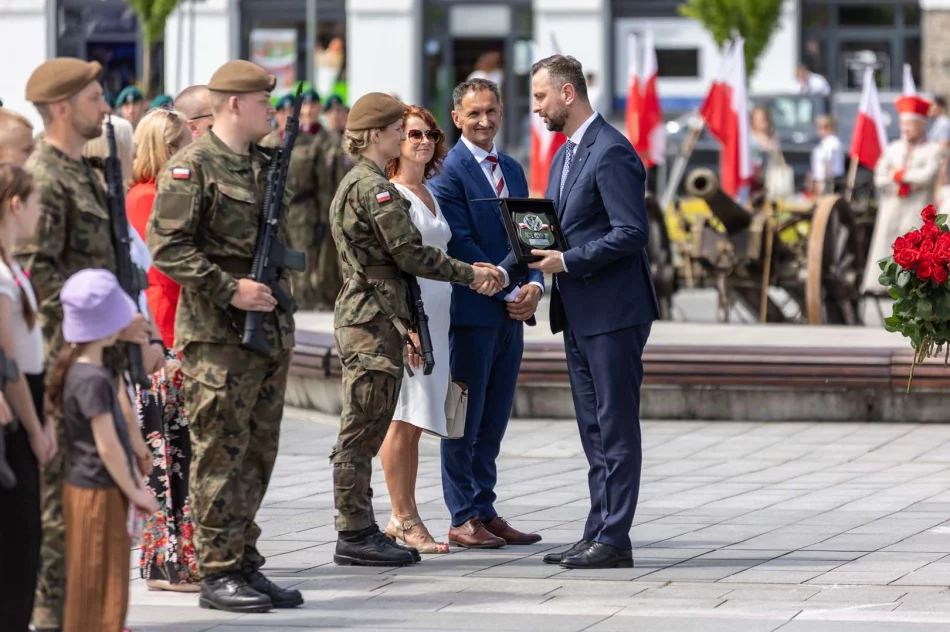  Święto 11 MBOT z udziałem Wicepremiera i Ministra Obrony Narodowej - zdjęcie 11