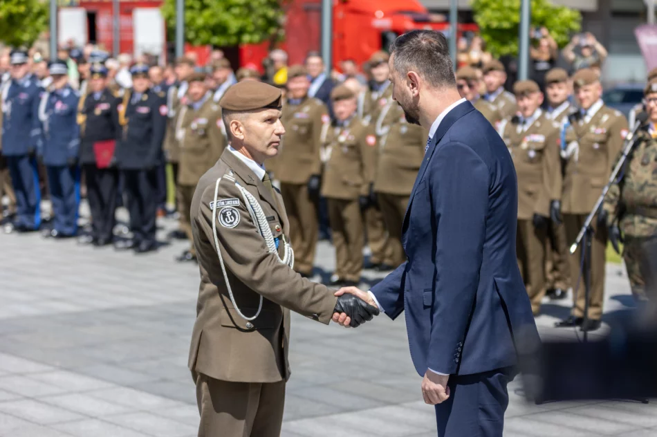  Święto 11 MBOT z udziałem Wicepremiera i Ministra Obrony Narodowej - zdjęcie 17