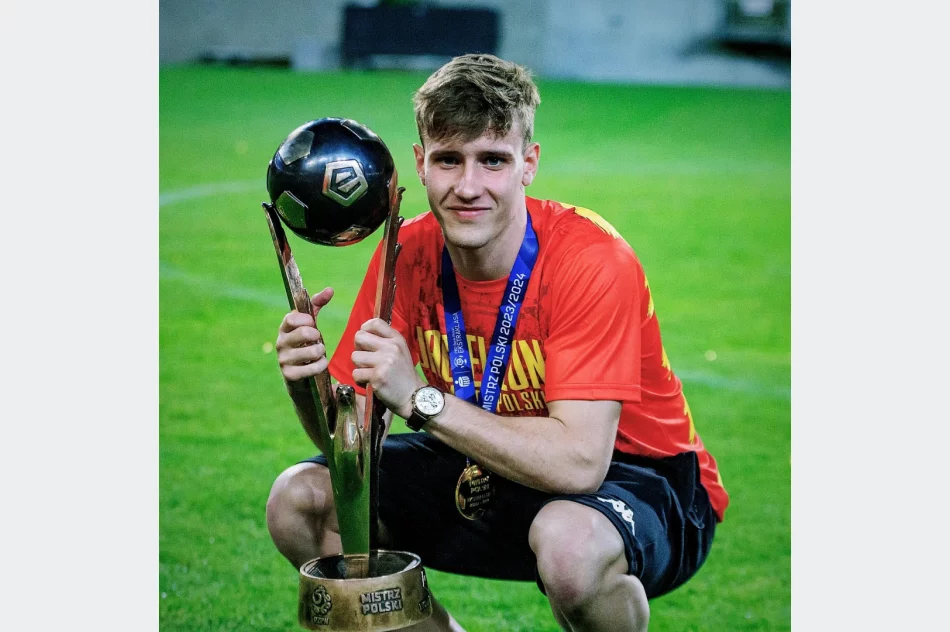 Mistrz Polski w piłce nożnej z naszego regionu. Takiego sezonu w historii sportu na ziemi limanowskiej jeszcze nie było. - zdjęcie 2