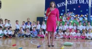 „Koncert dla mamy i taty” zorganizowany przez oddział przedszkolny w SP Stara Wieś - zdjęcie 5