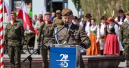 W 6 rocznicę istnienia 11 Małopolskiej Brygady Obrony Terytorialnej, żołnierze złożyli uroczystą przysięgę na wierność ojczyźnie - zdjęcie 2