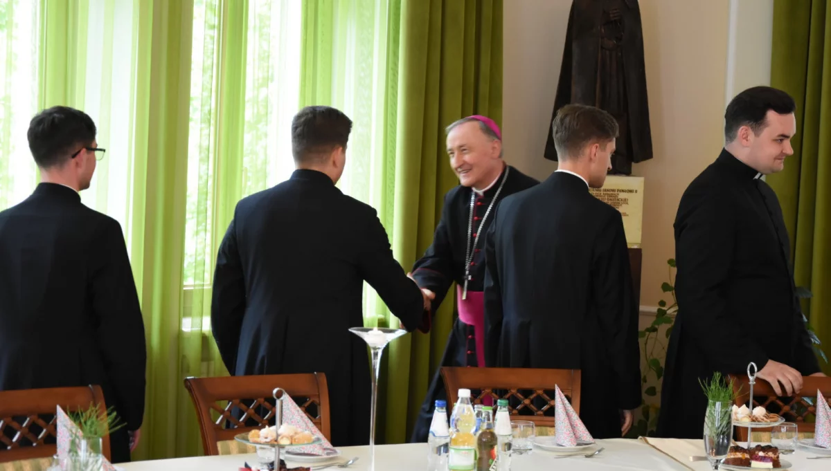 Nominacje neoprezbiterów na pierwsze parafie/fot.: Diecezja Tarnowska