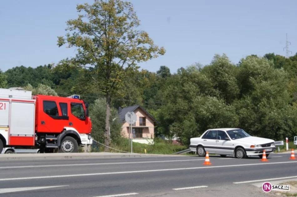 Mitsubishi wjechało pod autobus - zdjęcie 4