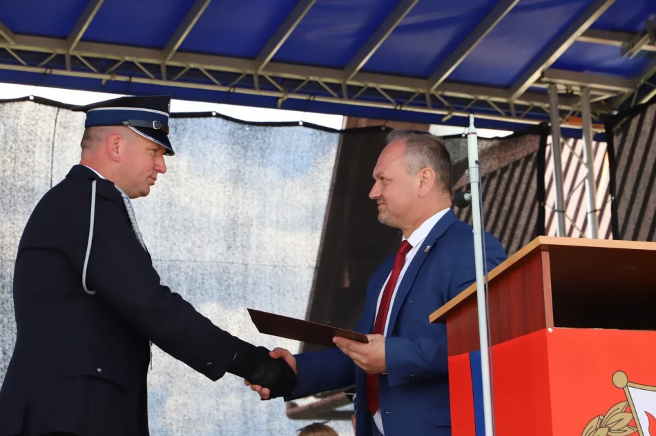 Uroczyste wprowadzenie wozu strażackiego - zdjęcie 5