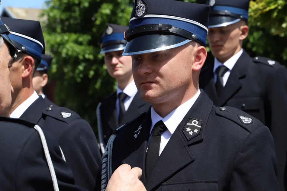 Uroczyste wprowadzenie wozu strażackiego - zdjęcie 10