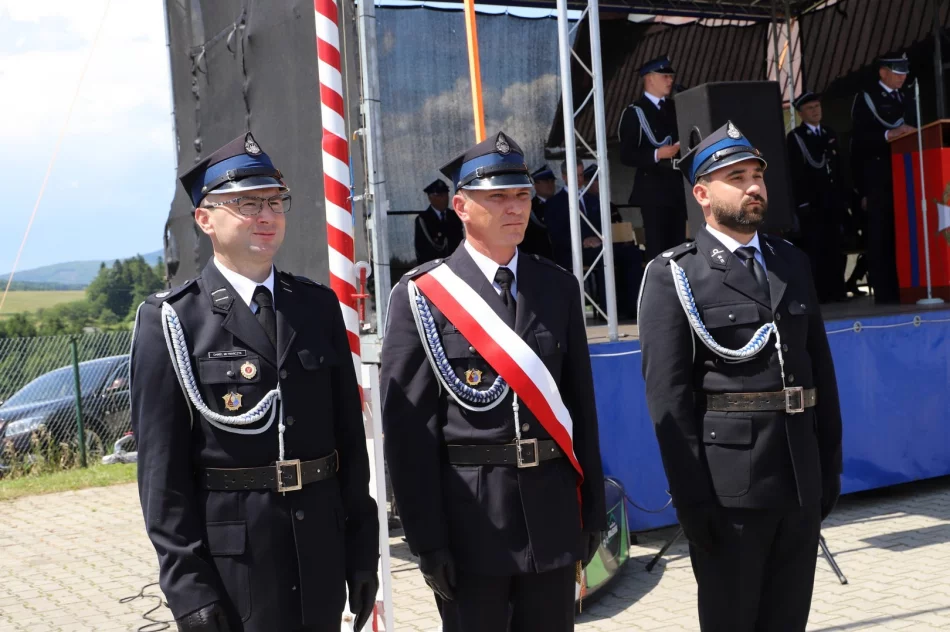 Uroczyste wprowadzenie wozu strażackiego - zdjęcie 12