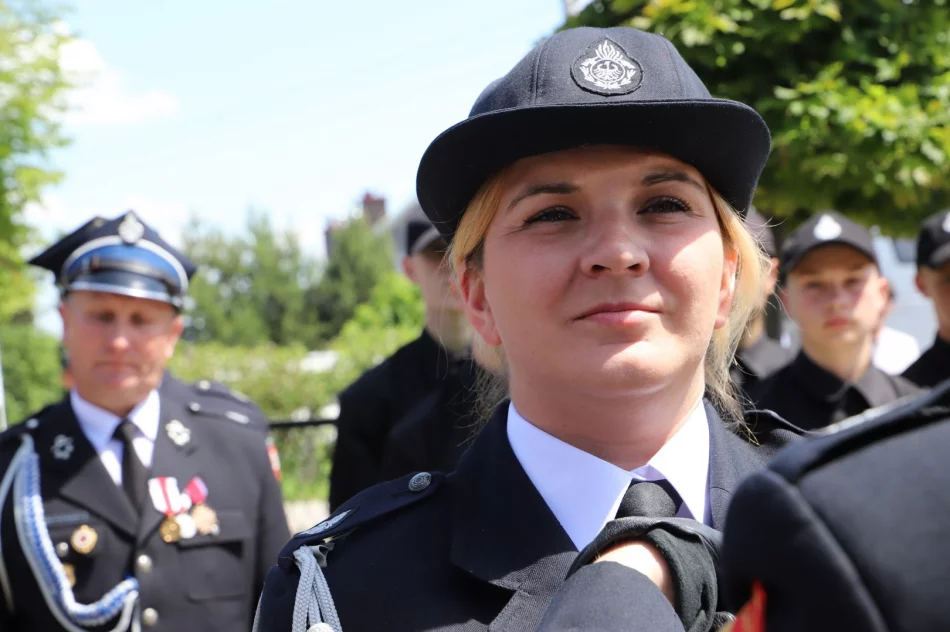 Uroczyste wprowadzenie wozu strażackiego - zdjęcie 16