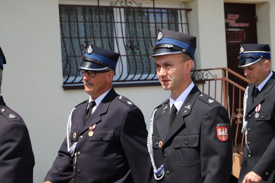 Uroczyste wprowadzenie wozu strażackiego - zdjęcie 17