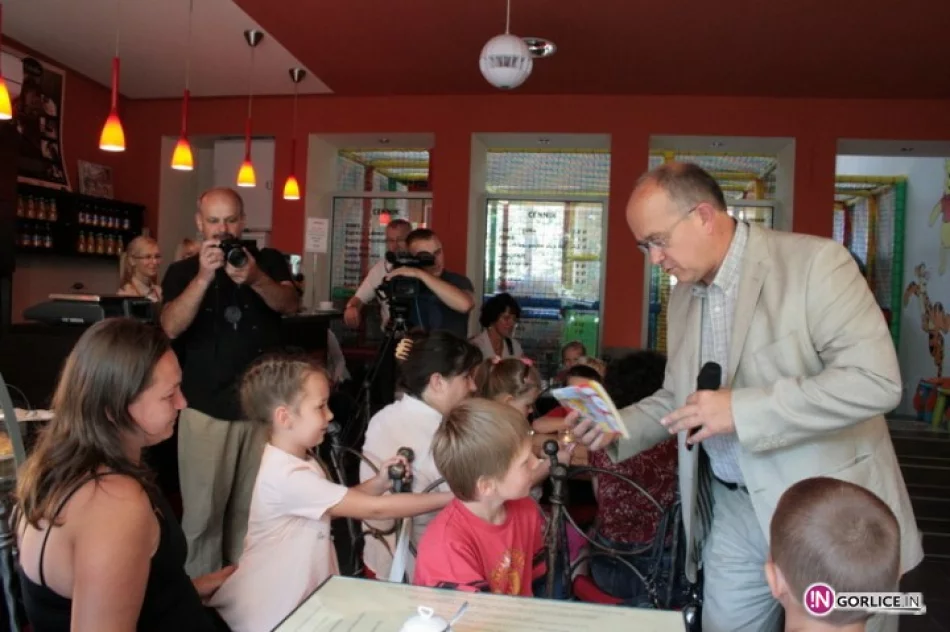 Burmistrz i wójt czytali dzieciom - zdjęcie 3