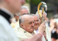 Kard. Nycz: świeckości państwa nie przekreślają ani znaki religijne, ani krzyże - zdjęcie główne