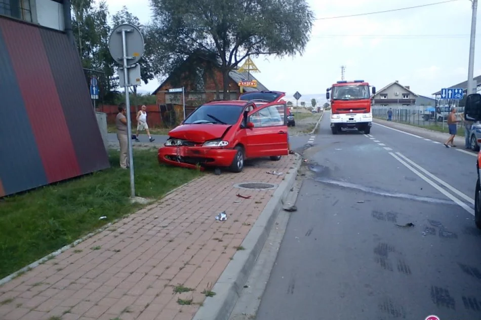 Wypadek na skrzyżowaniu - 7 osób w szpitalu - zdjęcie 2