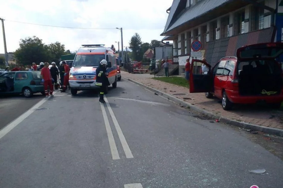 Wypadek na skrzyżowaniu - 7 osób w szpitalu - zdjęcie 3