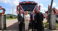 Uroczyste poświęcenie ciężkiego samochodu ratowniczo – gaśniczego SCANIA w OSP Siekierczyna - zdjęcie 2
