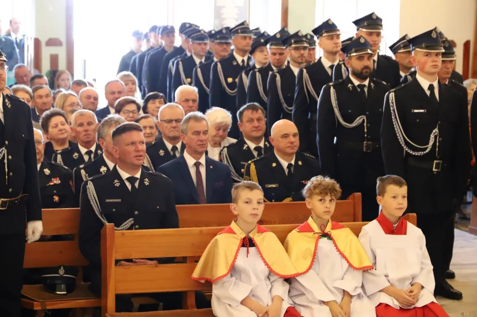 Uroczyste poświęcenie ciężkiego samochodu ratowniczo – gaśniczego SCANIA w OSP Siekierczyna - zdjęcie 5