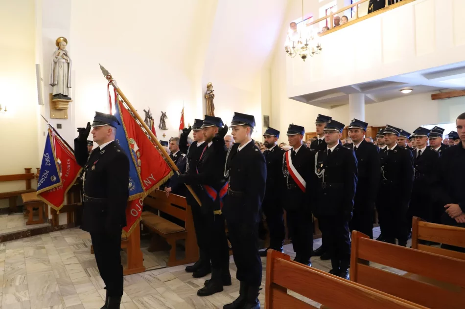 Uroczyste poświęcenie ciężkiego samochodu ratowniczo – gaśniczego SCANIA w OSP Siekierczyna - zdjęcie 7