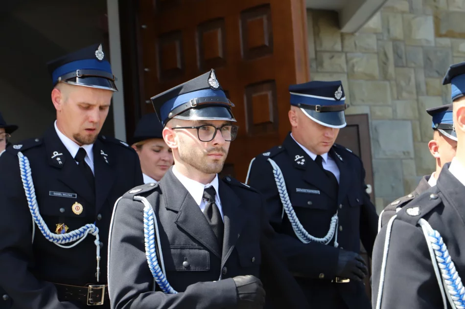 Uroczyste poświęcenie ciężkiego samochodu ratowniczo – gaśniczego SCANIA w OSP Siekierczyna - zdjęcie 10