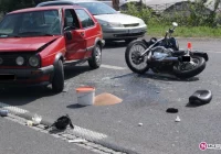 Golf wymusił pierwszeństwo - motocyklista w szpitalu - zdjęcie główne