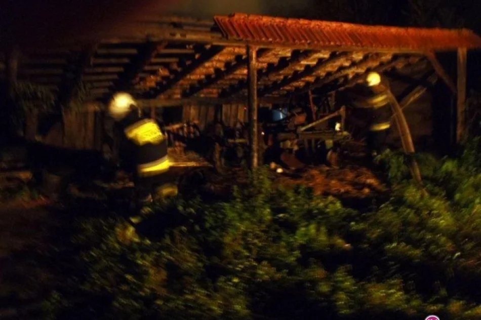 Pożar dwóch szop - z jednej zostały zgliszcza - zdjęcie 2