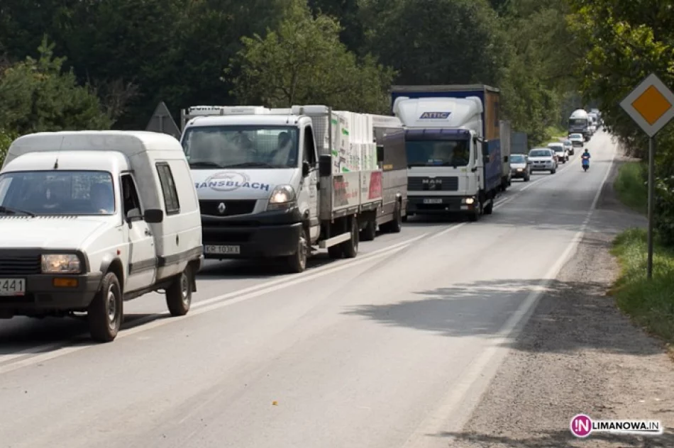 Kierowcy stoją w dużych korkach - zdjęcie 2