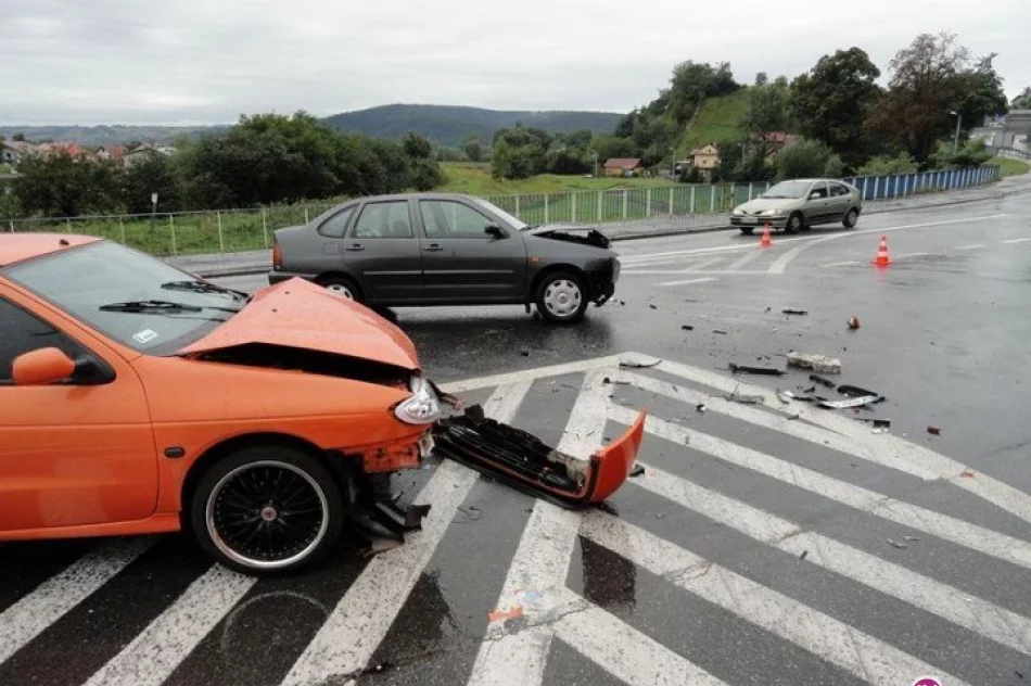 Dwa wypadki, trzy osoby ranne - zdjęcie 3