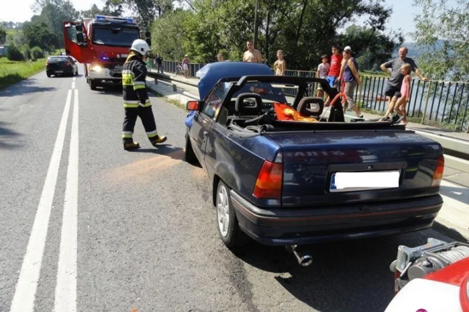 Zderzenie dwóch samochodów osobowych - zdjęcie 4