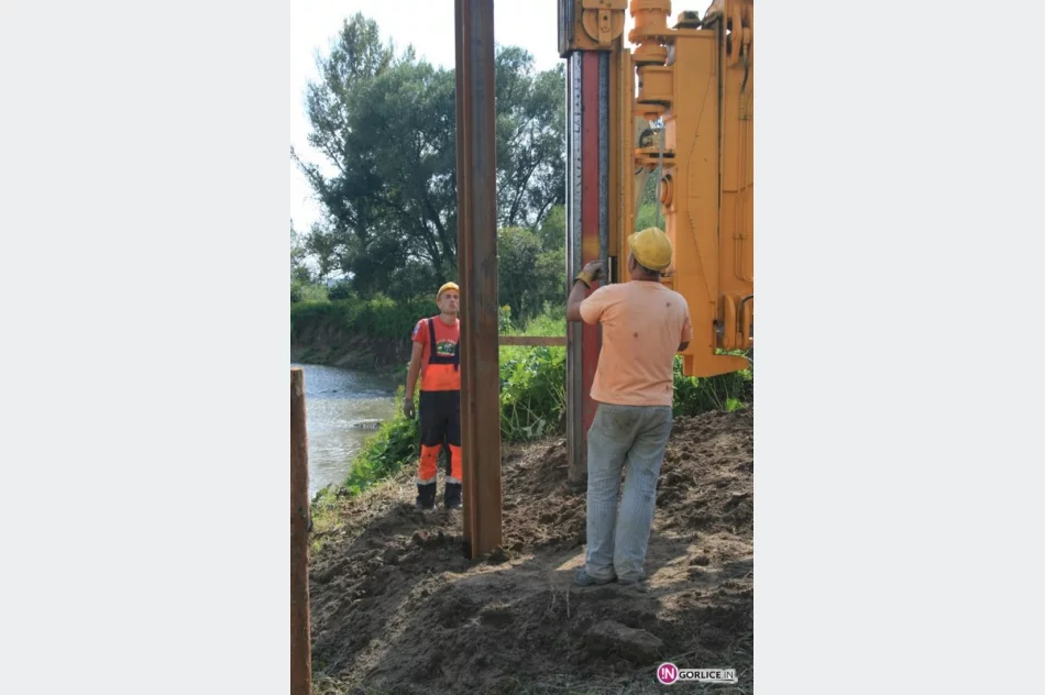 W Korczynie k/Biecza powstaje nowa kładka - zdjęcie 2