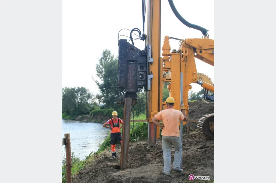 W Korczynie k/Biecza powstaje nowa kładka - zdjęcie 3