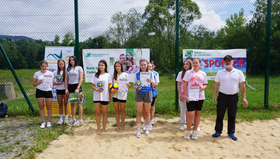 Siatkówka plażowa: mistrzostwo dla limanowskiej „Jedynki” i SP Mordarka - zdjęcie 1