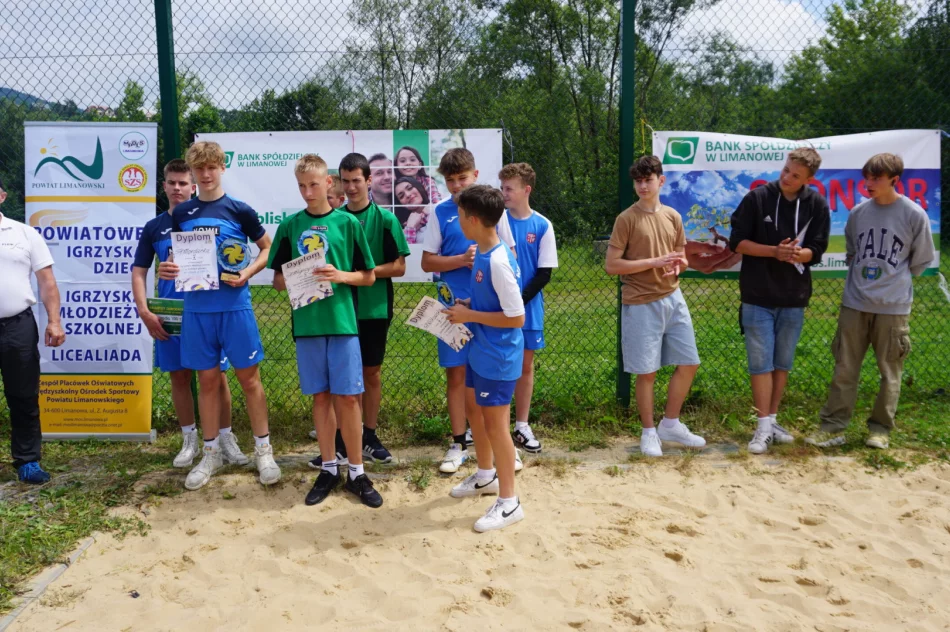 Siatkówka plażowa: mistrzostwo dla limanowskiej „Jedynki” i SP Mordarka - zdjęcie 2