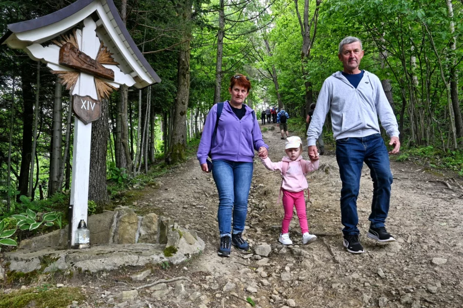 ​XV edycja "Odkryj Beskid Wyspowy" rozpoczęta wędrówką na Urbanią Górę - zdjęcie 9