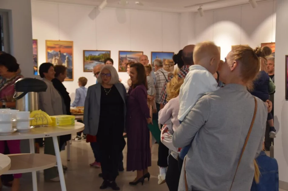  W Miejskiej Galerii Sztuki odbył się wernisaż wystawy pt. „Moja puzzlomania” Anny Szewczyk - zdjęcie 3