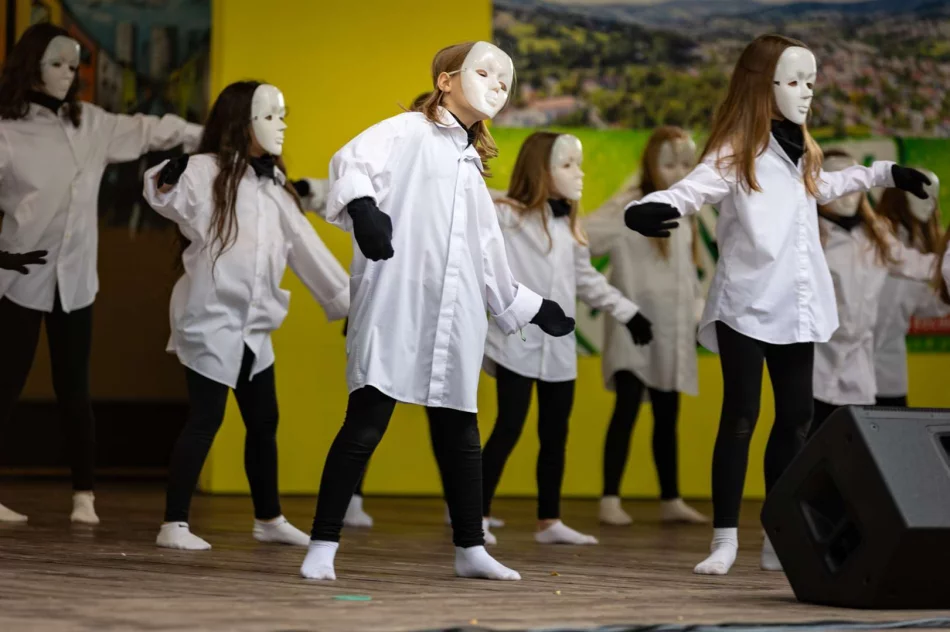 Zabawa, konkurencje i artystyczne występy (ZDJĘCIA i wideo z Talent Show) - zdjęcie 8