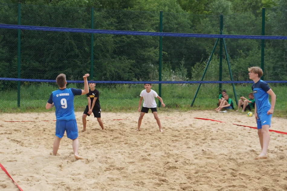 SP Mordarka na 1 miejscu w Powiatowych Igrzyskach Młodzieży Szkolnej w piłce siatkowej plażowej - zdjęcie 8