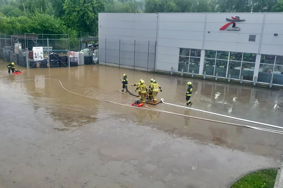 Kilkanaście interwencji po intensywnych opadach - zdjęcie 8