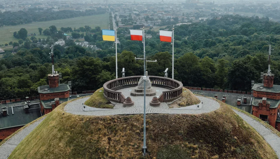 Ukraińska flaga ponownie na kopcu i list otwarty wojewody do... hejterów - zdjęcie 1