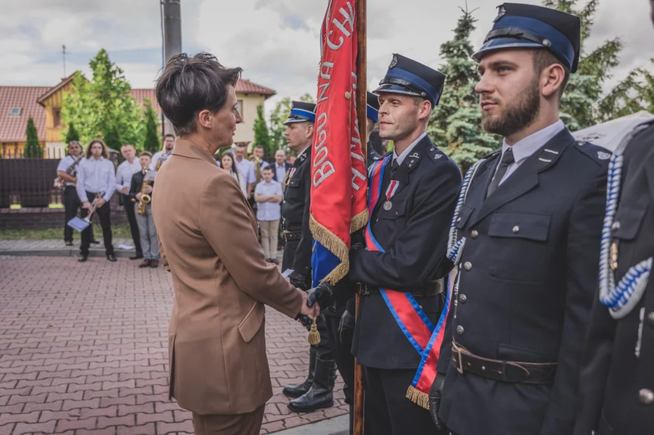 ​Jubileusz 90-lecia OSP w Skrzydlnej: uroczyste obchody i wyróżnienia - zdjęcie 12