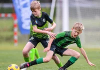 Piłkarskie święto w Świdniku. Uran promując piłkę nożną wśród dzieci i młodzieży, oddaje hołd lokalnemu działaczowi sportowemu. - zdjęcie główne
