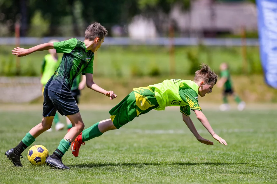 Piłkarskie święto w Świdniku. Uran promując piłkę nożną wśród dzieci i młodzieży, oddaje hołd lokalnemu działaczowi sportowemu. - zdjęcie 5