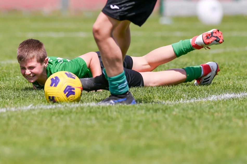 Piłkarskie święto w Świdniku. Uran promując piłkę nożną wśród dzieci i młodzieży, oddaje hołd lokalnemu działaczowi sportowemu. - zdjęcie 15